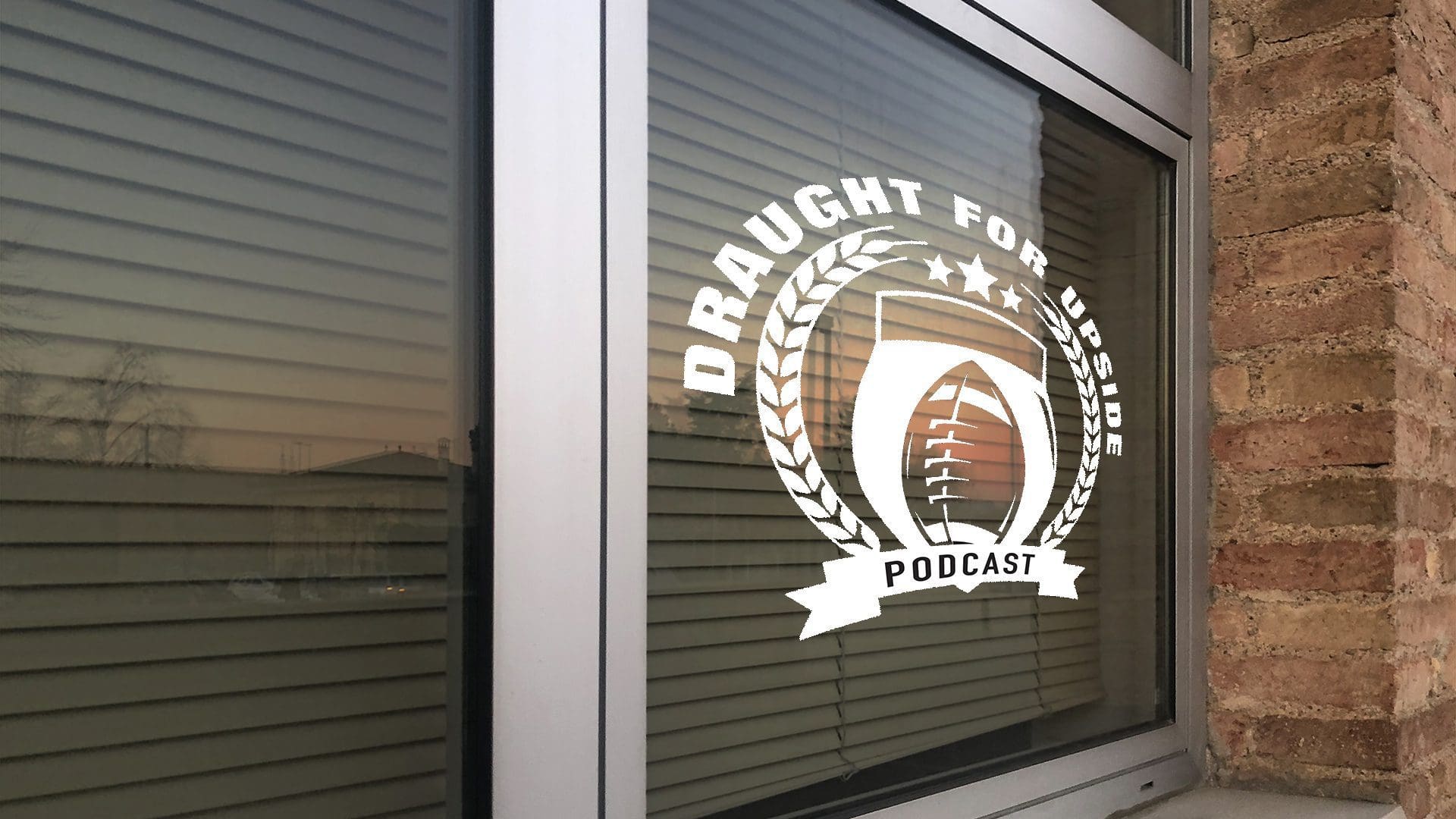 Draught for Upside – Logo Computer Mockup 08