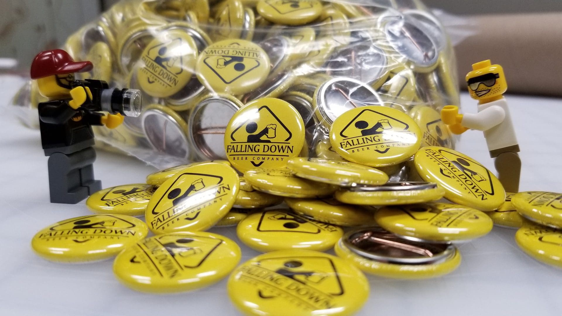 Falling Down Beer - Pins Lego Pictures 02