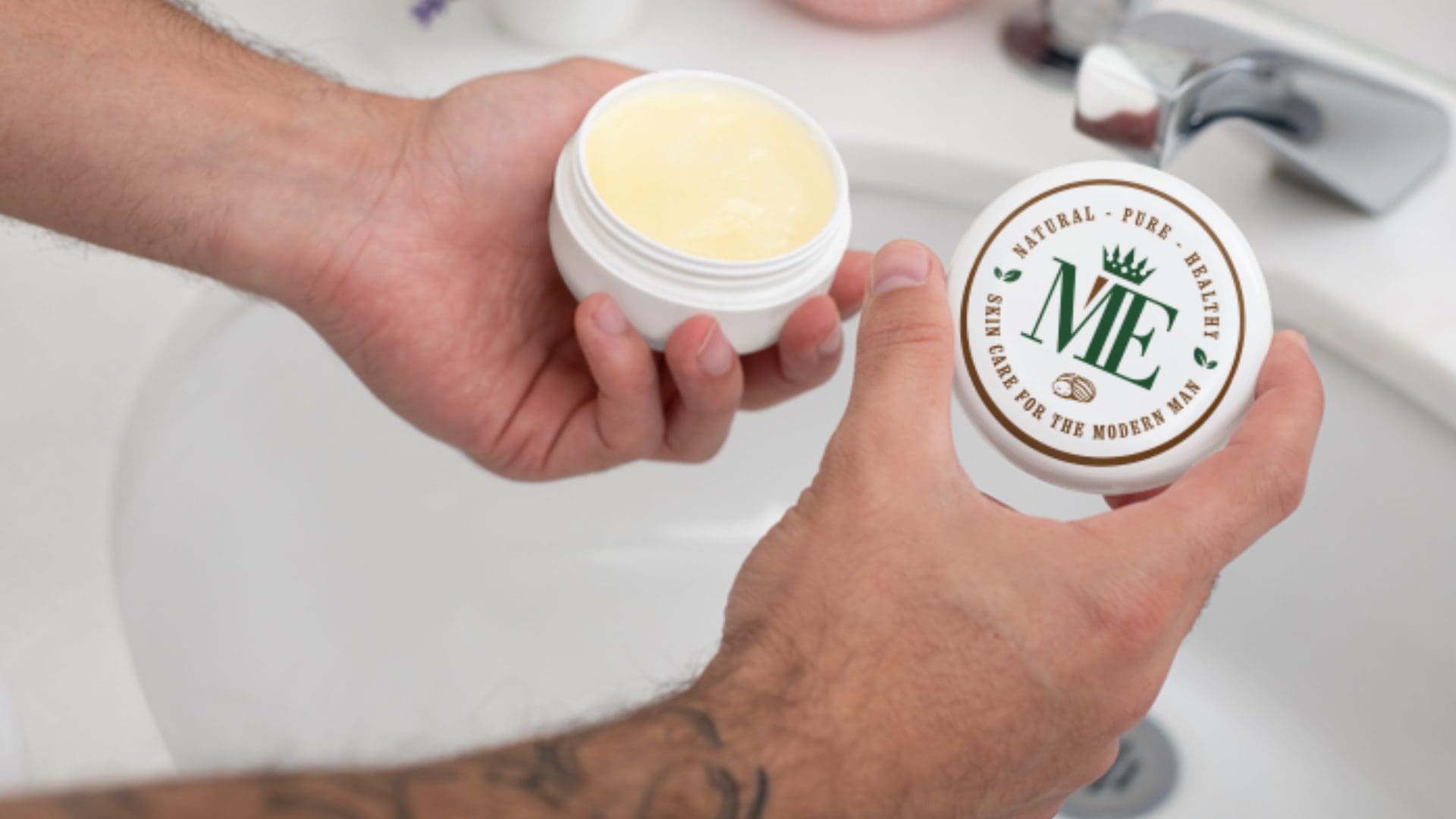 ME - Crest Logo Mockup 05