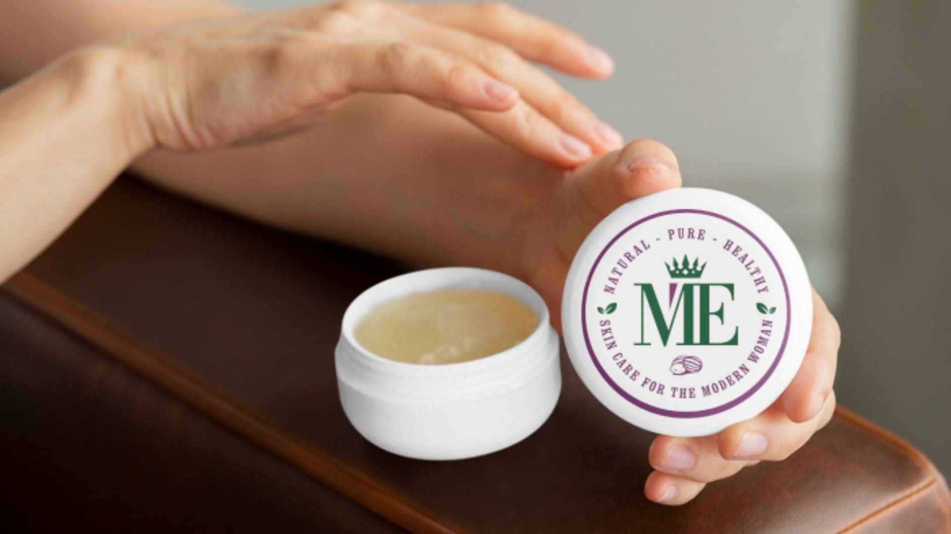 ME - Crest Logo Mockup 06